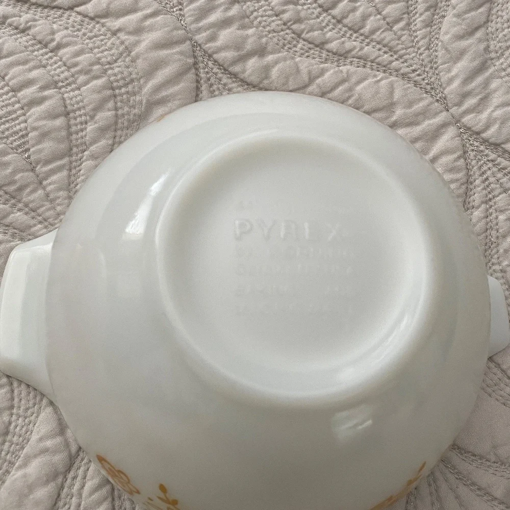 Pyrex/Vintage Set of‎ 3/Gold Butterfly Nesting Mixing Bowls, 1972-1978